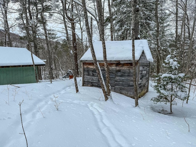 view of yard layered in snow