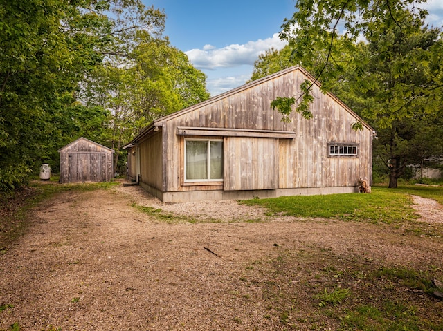 116 Rogers Rd, Kittery, ME 03904 - view of side of property with a garage