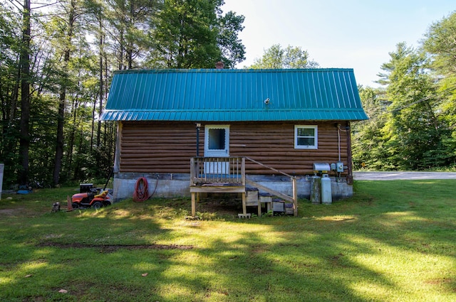 back of house featuring a yard