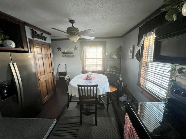 dining space featuring ceiling fan and a textured ceiling