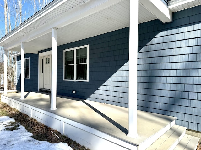 entrance to property featuring a porch