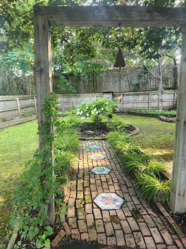 view of yard featuring a patio area