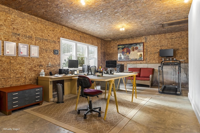 16 Hanna Ln, Bristol, ME 04539 - office space featuring concrete floors