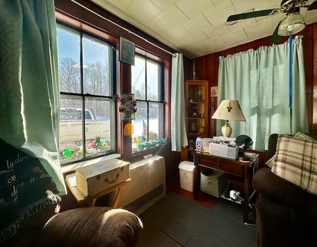 sitting room featuring ceiling fan