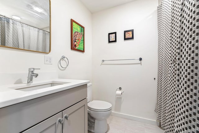 full bathroom featuring curtained shower, toilet, vanity, baseboards, and tile patterned floors