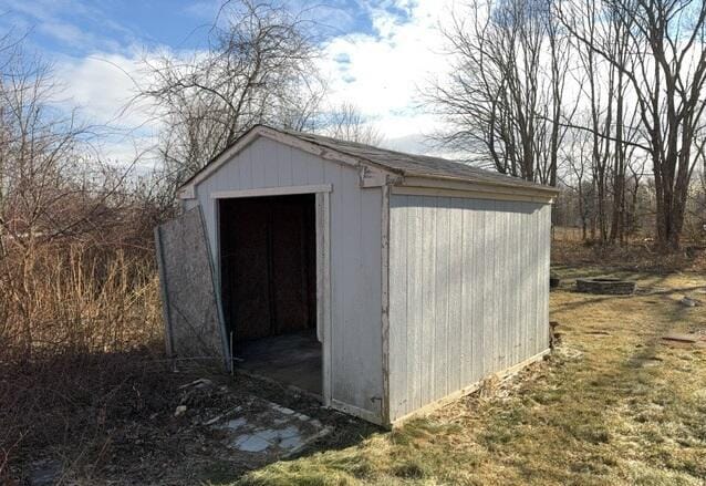 view of outdoor structure