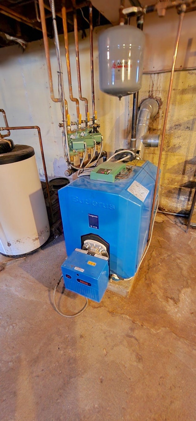 utilities featuring gas water heater and a heating unit