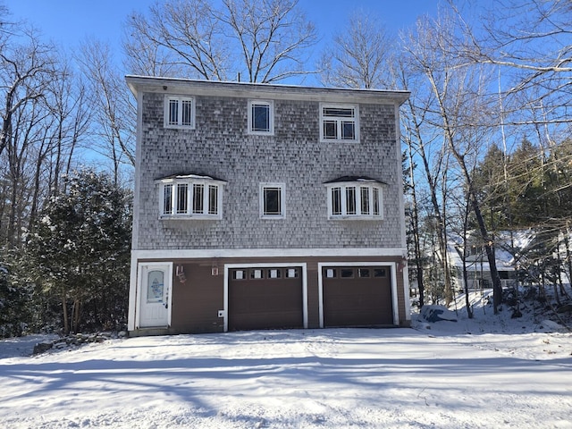 view of front facade featuring a garage