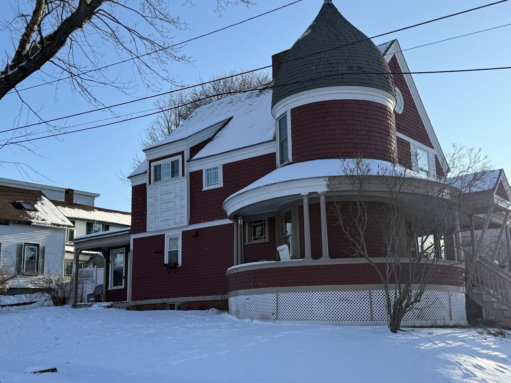 view of front facade with covered porch