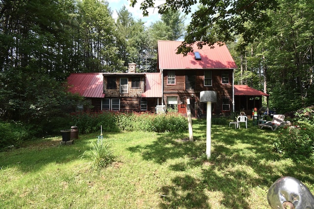 view of front of property with a front lawn