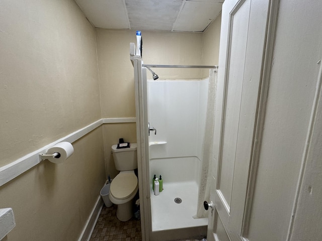 52 Hampshire St, Auburn, ME 04210 - bathroom featuring a shower and toilet
