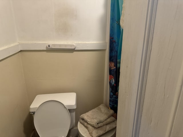 52 Hampshire St, Auburn, ME 04210 - bathroom featuring toilet
