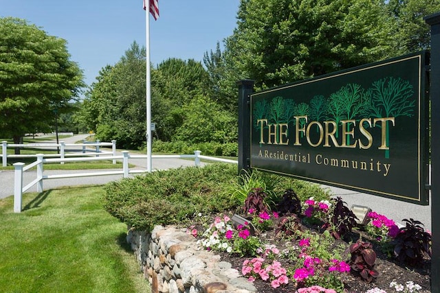 community / neighborhood sign with a lawn