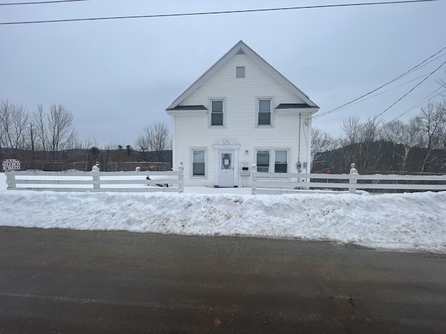 view of front of property