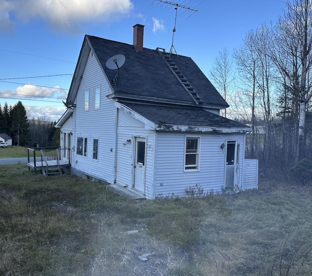 back of house featuring a yard