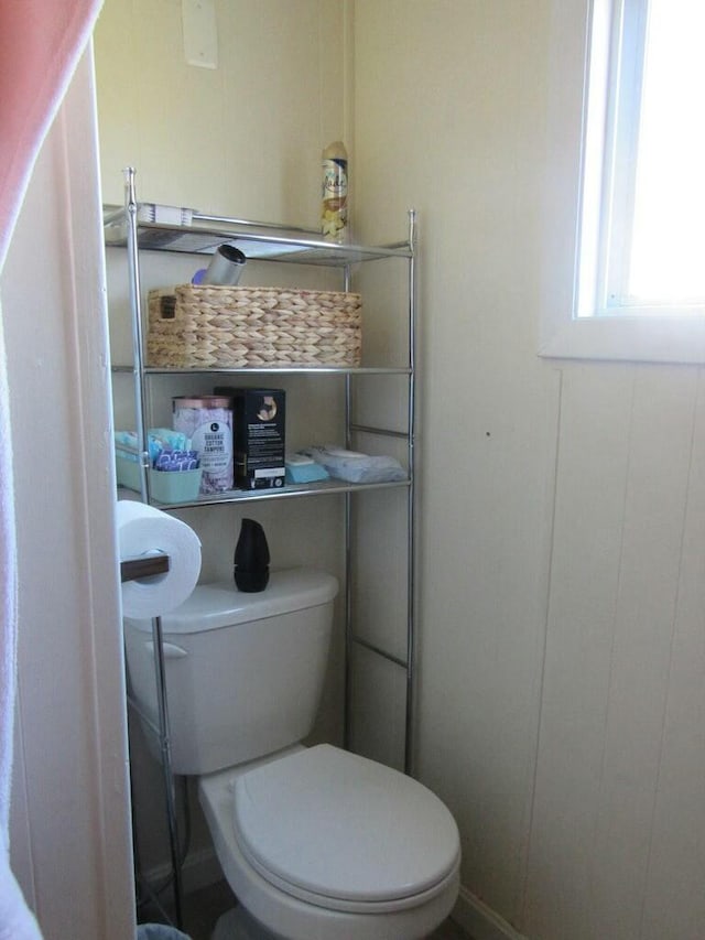 bathroom featuring toilet