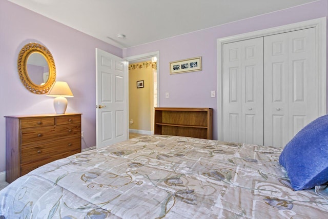bedroom with baseboards and a closet