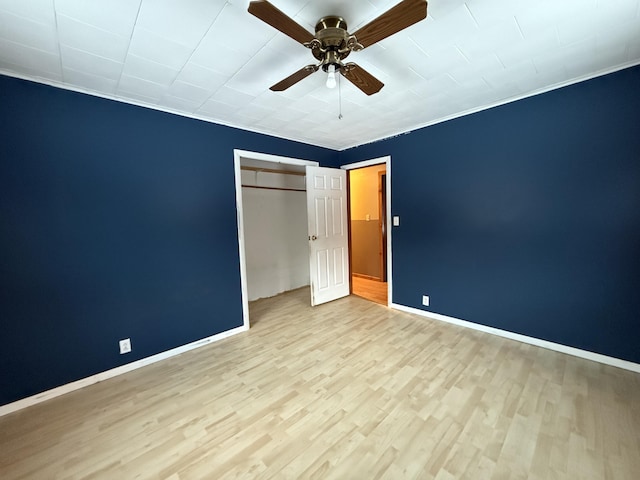 unfurnished bedroom with light hardwood / wood-style floors, a closet, and ceiling fan