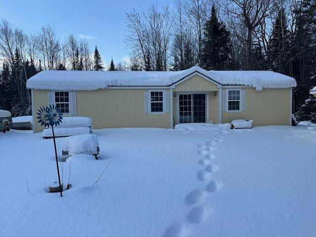 view of front of property