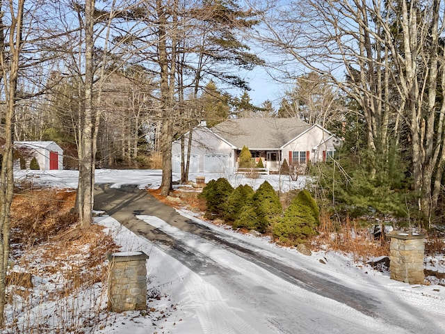 view of front facade featuring concrete driveway