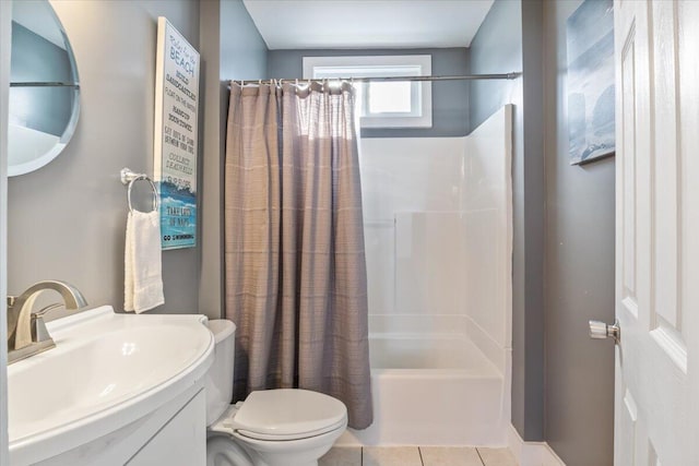 full bathroom featuring tile patterned floors, toilet, shower / bath combo with shower curtain, and vanity