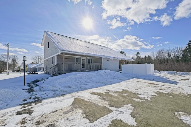 view of front of house featuring a porch