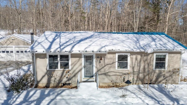 view of front facade with a garage