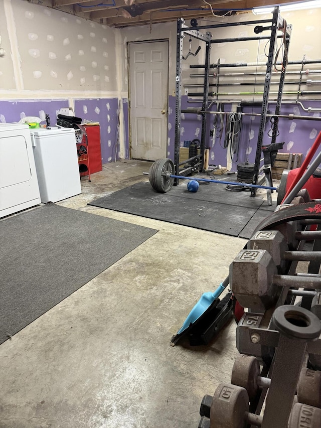 basement featuring independent washer and dryer