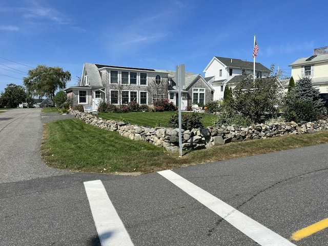 view of front of property with a front yard