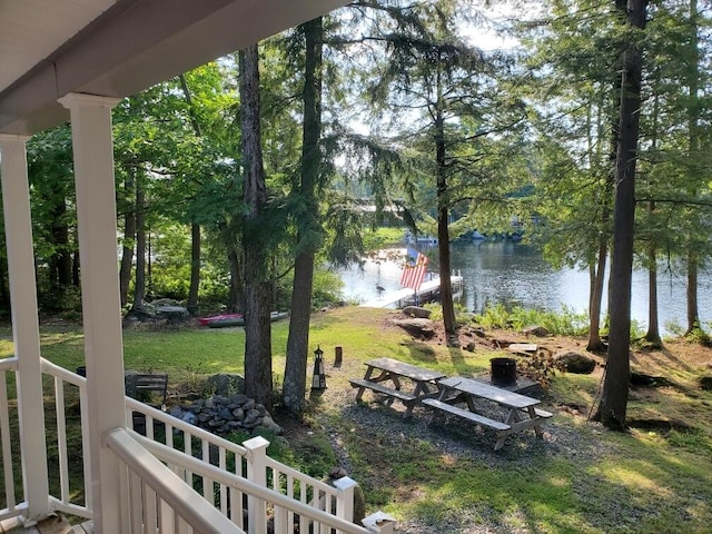 view of yard featuring a water view