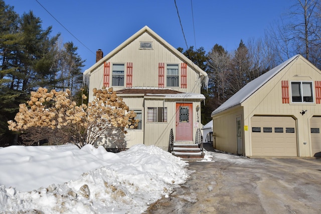 view of front property featuring a garage