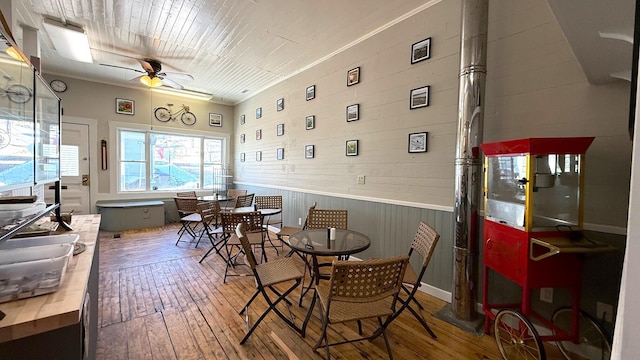 dining space featuring ceiling fan, ornamental molding, and hardwood / wood-style floors