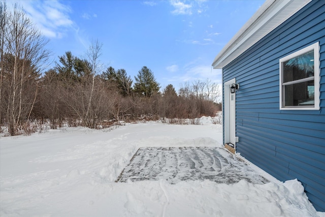 view of yard layered in snow