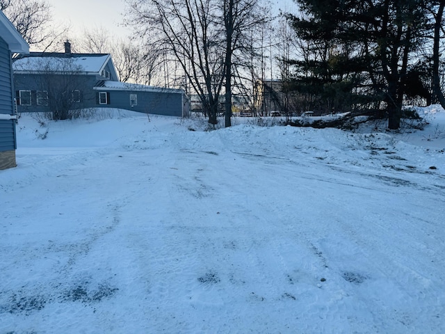 view of yard layered in snow