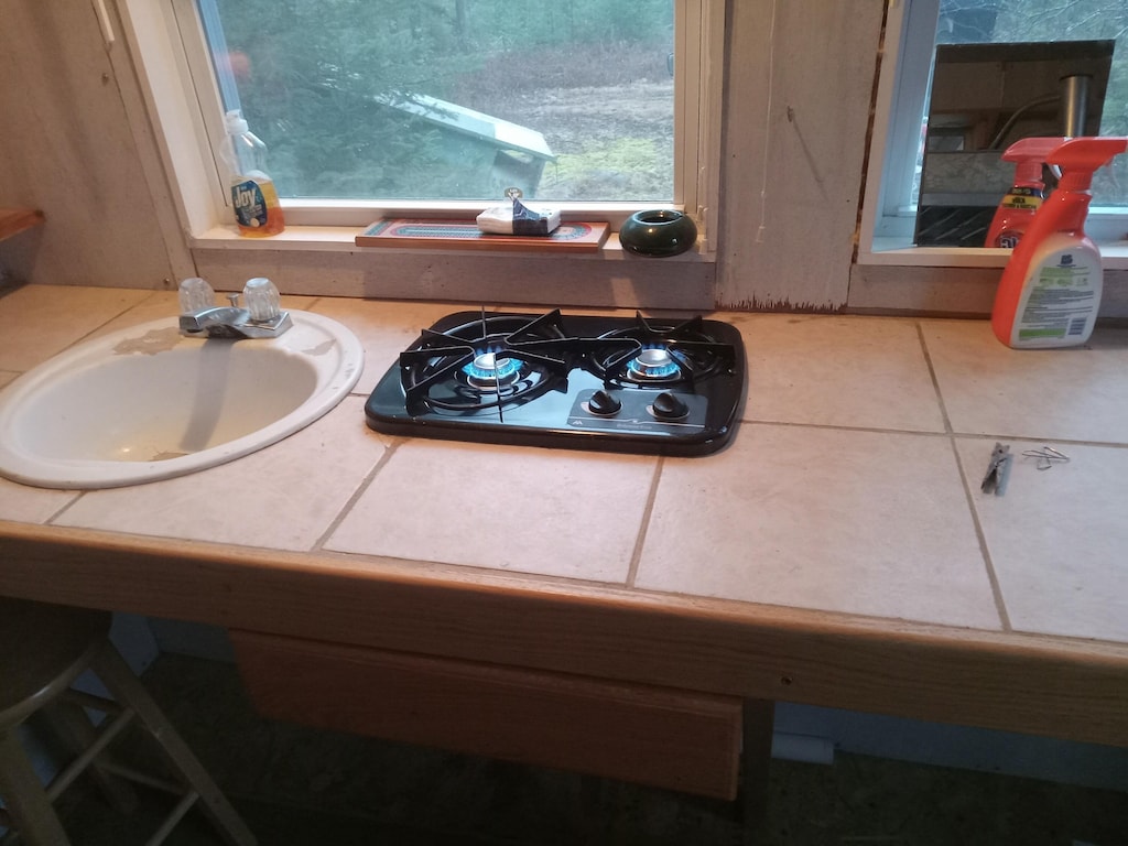 bathroom featuring sink and tile patterned floors