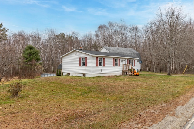 view of front of home with a front lawn