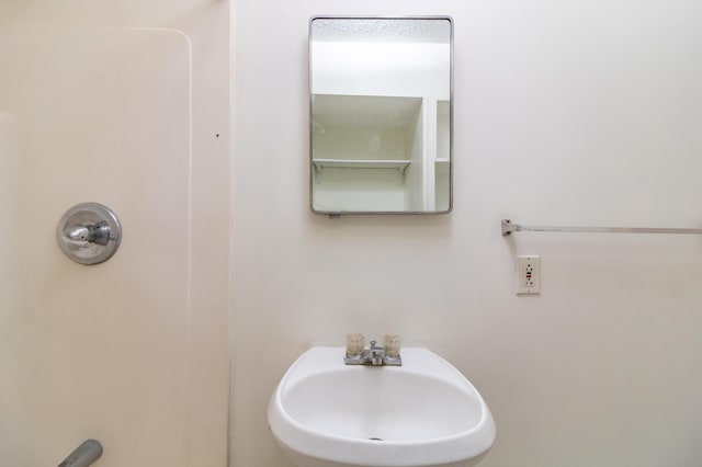 bathroom with sink