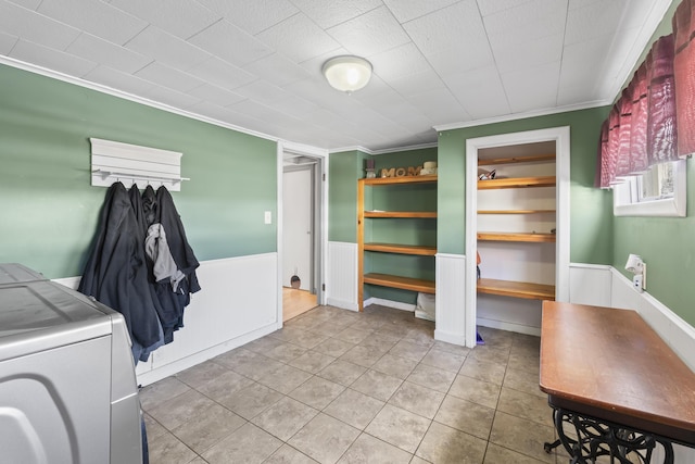 interior space featuring crown molding and light tile patterned floors