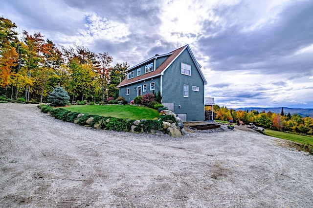 view of front of home with a front lawn