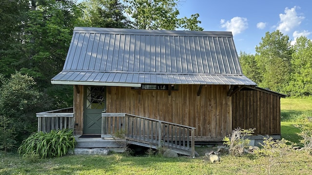 view of outbuilding