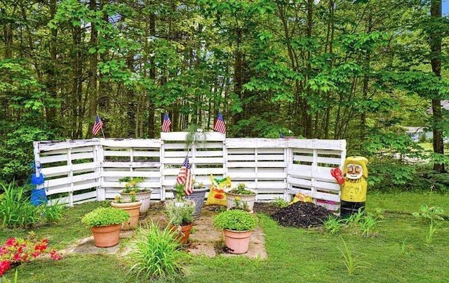 32 Beaver Pond Rd, Kennebunkport, ME 04046 - view of yard featuring fence
