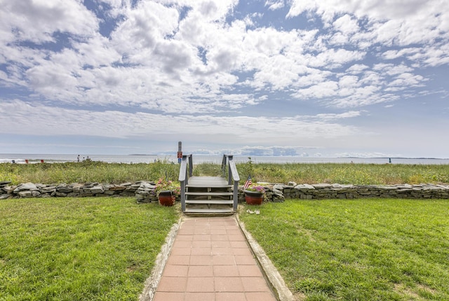 view of yard featuring a water view