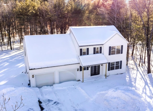 view of front facade featuring a garage