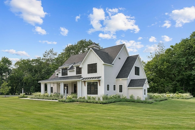 modern farmhouse style home featuring a front lawn