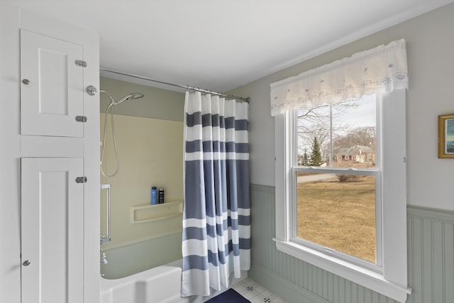 10 Leeman Hill Rd, Bristol, ME 04554 - full bath featuring plenty of natural light, wainscoting, and shower / bath combo