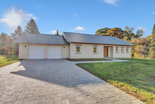 ranch-style home featuring a front lawn and a garage