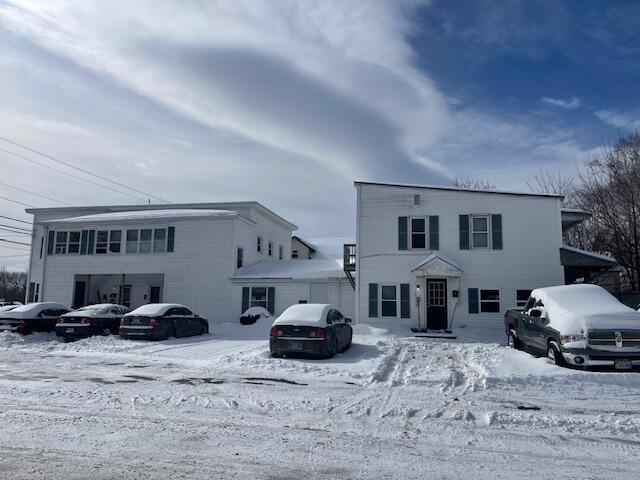 view of front property