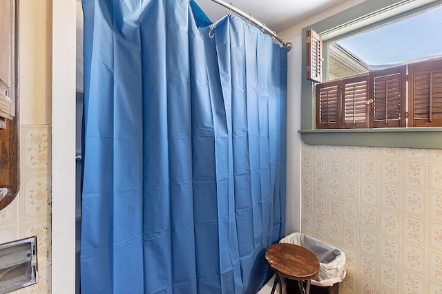 bathroom featuring curtained shower