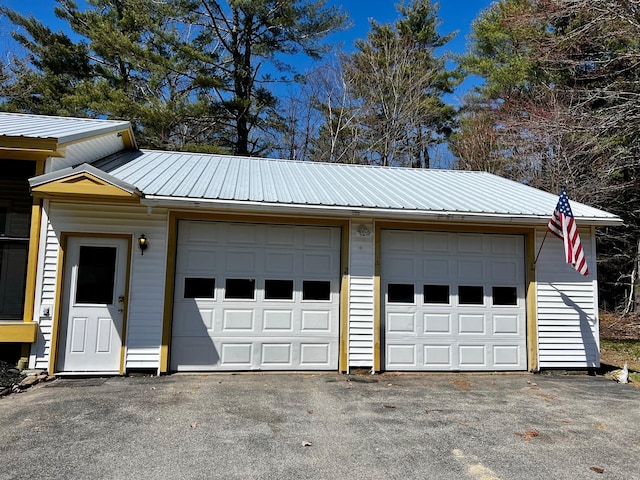 view of detached garage