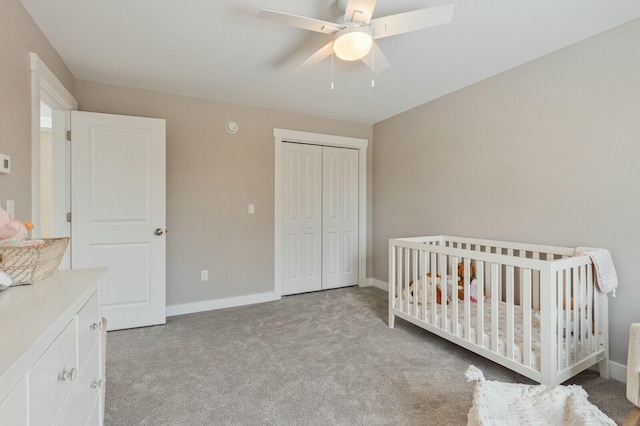 unfurnished bedroom featuring carpet floors, a closet, baseboards, and a ceiling fan